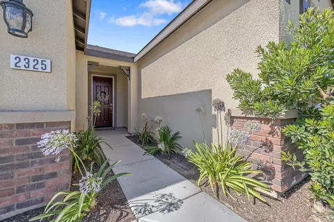 2325 E Copper Ct, Visalia, CA 93292 photo 4