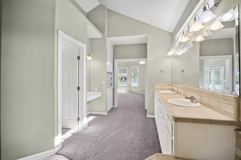 Entry Way - 1163 N Belmont Rd, Exeter, CA 93221 photo 5 of 7