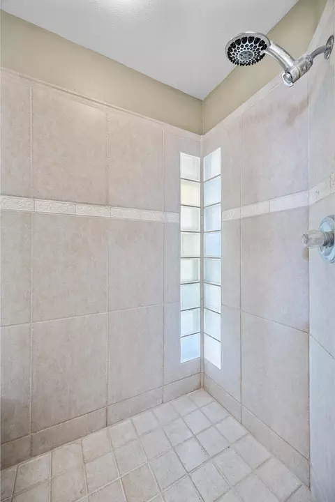 Bath - 1163 N Belmont Rd, Exeter, CA 93221 photo 4 of 6