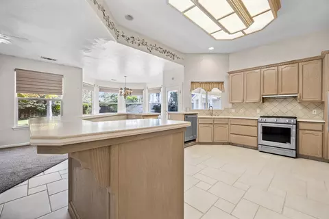 Kitchen - 1163 N Belmont Rd, Exeter, CA 93221 photo 3 of 6