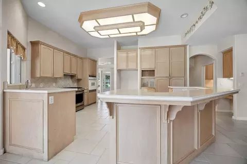 Kitchen - 1163 N Belmont Rd, Exeter, CA 93221 photo 2 of 6