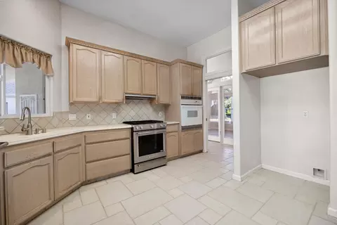 Kitchen - 1163 N Belmont Rd, Exeter, CA 93221 photo 5 of 6