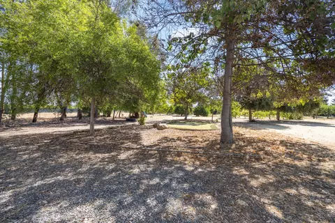 Exterior - 1163 N Belmont Rd, Exeter, CA 93221 photo 14 of 15