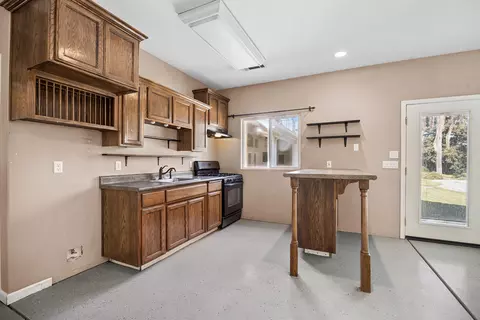 Kitchen - 1163 N Belmont Rd, Exeter, CA 93221 photo 6 of 6