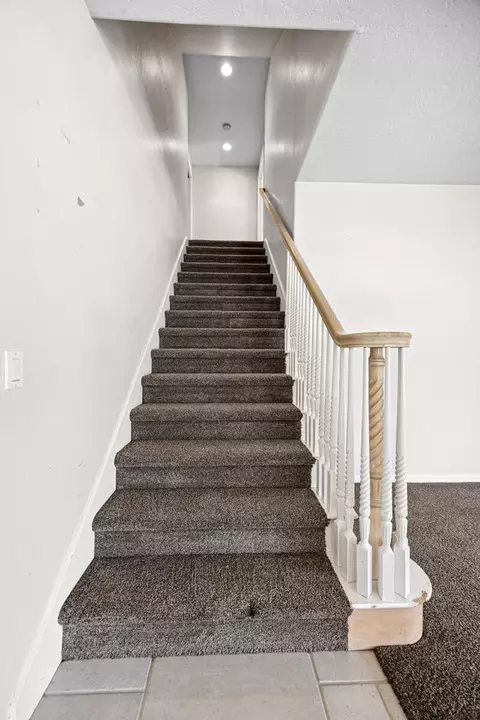 Entry Way - 1163 N Belmont Rd, Exeter, CA 93221 photo 7 of 7