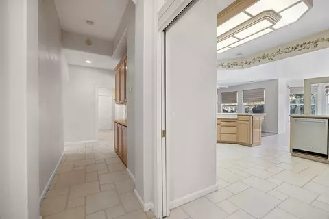Entry Way - 1163 N Belmont Rd, Exeter, CA 93221 photo 2 of 7