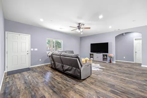 3439 E Grove Ave, Visalia, CA 93292 photo 10
