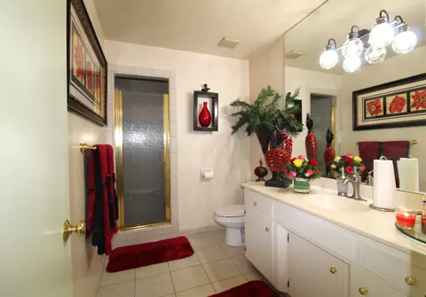 Bath - 700 Sequoia Dr, Exeter, CA 93221 photo 5 of 5
