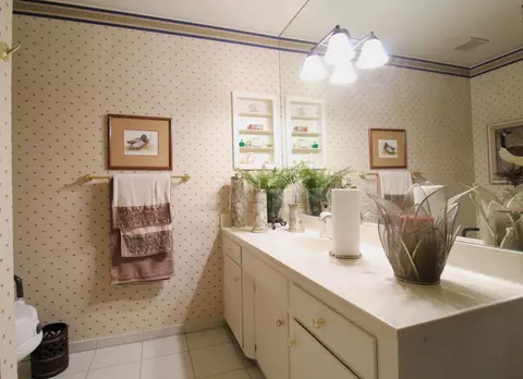 Bath - 700 Sequoia Dr, Exeter, CA 93221 photo 4 of 5