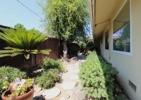 Exterior - 700 Sequoia Dr, Exeter, CA 93221 photo 9 of 10