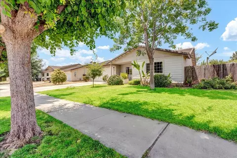 1065 W Yale Ave, Lindsay, CA 93247