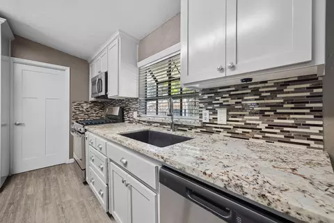 Kitchen - 825 W Walnut Ave, Visalia, CA 93277 photo 4 of 4