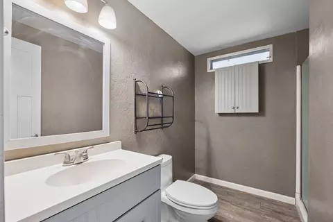 Bath - 825 W Walnut Ave, Visalia, CA 93277 photo 1 of 1