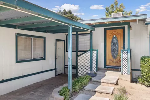 Exterior - 825 W Walnut Ave, Visalia, CA 93277 photo 4 of 4
