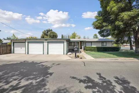 825 W Walnut Ave, Visalia, CA 93277