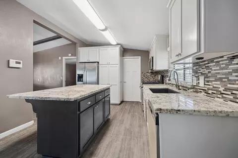 Kitchen - 825 W Walnut Ave, Visalia, CA 93277 photo 3 of 4