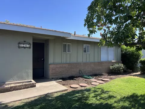 1705 W Dorothea Ave, Visalia, CA 93277