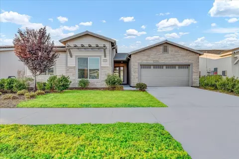 426 E Tyler Ct, Visalia, CA 93291