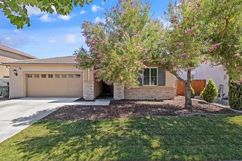 4351 W Oriole Ct, Visalia, CA 93291