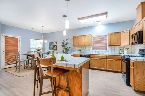 Kitchen - 530 Village Ct, Exeter, CA 93221 photo 1 of 6