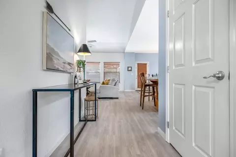 Entry Way - 530 Village Ct, Exeter, CA 93221 photo 5 of 8