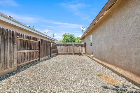 Exterior - 530 Village Ct, Exeter, CA 93221 photo 3 of 7