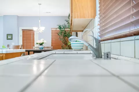 Kitchen - 530 Village Ct, Exeter, CA 93221 photo 5 of 6