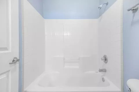 Bath - 530 Village Ct, Exeter, CA 93221 photo 5 of 5
