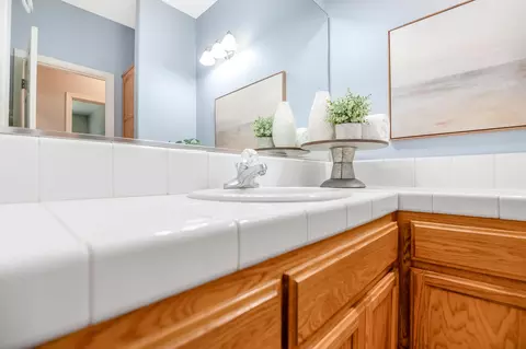 Bath - 530 Village Ct, Exeter, CA 93221 photo 4 of 5