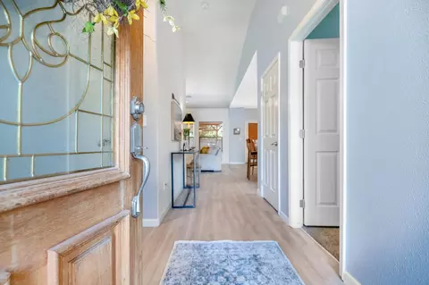 Entry Way - 530 Village Ct, Exeter, CA 93221 photo 4 of 8