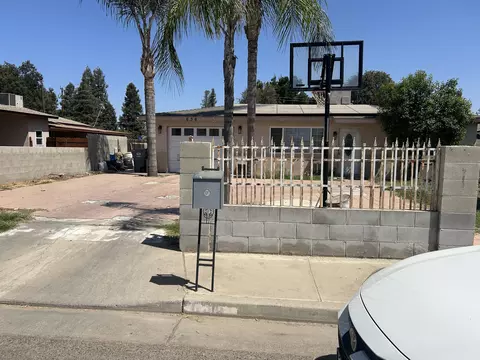 636 E Larry St, Farmersville, CA 93223