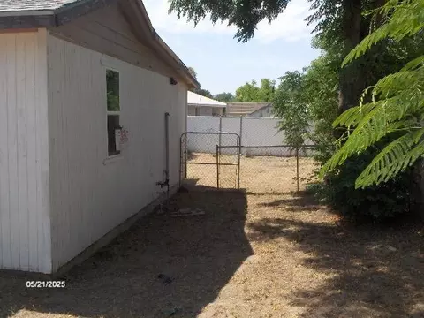 Exterior - 35261 Pine Dr, Springville, CA 93265 photo 5 of 5