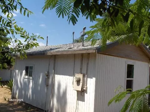 Exterior - 35261 Pine Dr, Springville, CA 93265 photo 4 of 5
