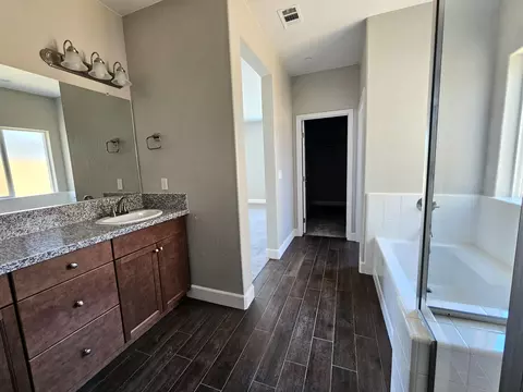 949 E Harter Dr, Visalia, CA 93292 photo 8