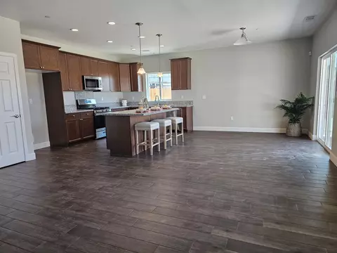 949 E Harter Dr, Visalia, CA 93292 photo 7