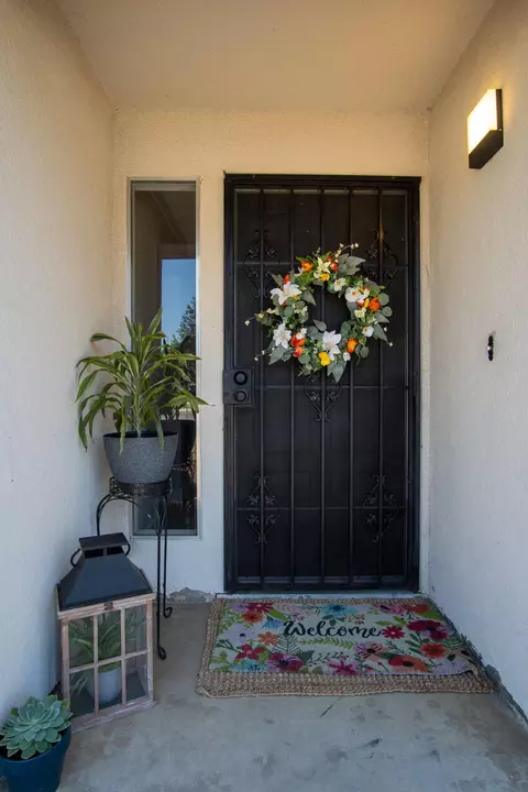 1740 S Burke St, Visalia, CA 93292