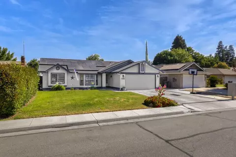 5746 W Judy Ct, Visalia, CA 93277