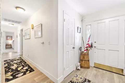 Entry Way - 514 S Francis Ave, Exeter, CA 93221 photo 2 of 4