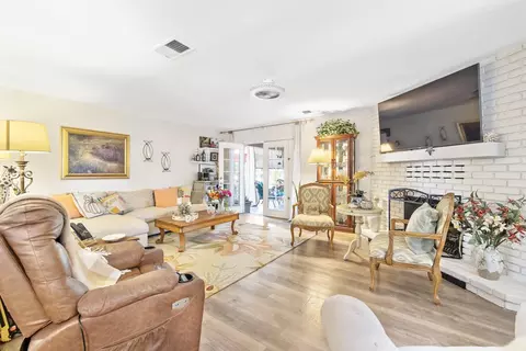 Living - 514 S Francis Ave, Exeter, CA 93221 photo 3 of 4