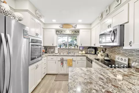 Kitchen - 514 S Francis Ave, Exeter, CA 93221 photo 2 of 3