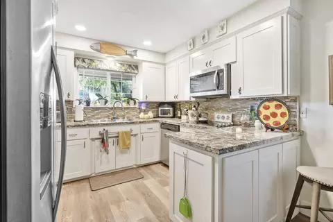 Kitchen - 514 S Francis Ave, Exeter, CA 93221 photo 1 of 3