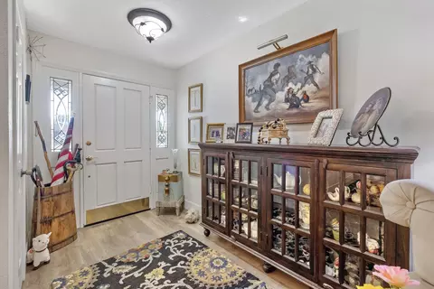 Entry Way - 514 S Francis Ave, Exeter, CA 93221 photo 1 of 4