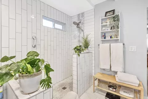 Bath - 514 S Francis Ave, Exeter, CA 93221 photo 2 of 3