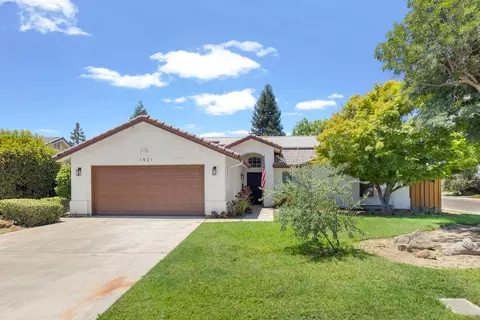1921 N Terrace Ct, Visalia, CA 93291