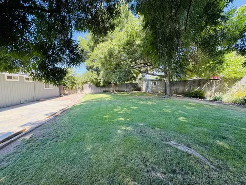 Exterior - 1433 Janet Dr, Exeter, CA 93221 photo 5 of 9