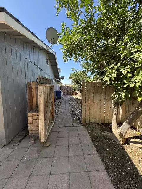 Exterior - 1433 Janet Dr, Exeter, CA 93221 photo 9 of 9