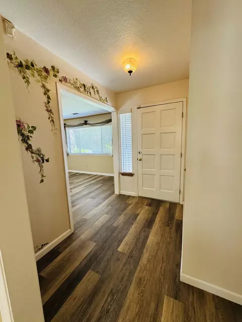Entry Way - 1433 Janet Dr, Exeter, CA 93221 photo 1 of 3