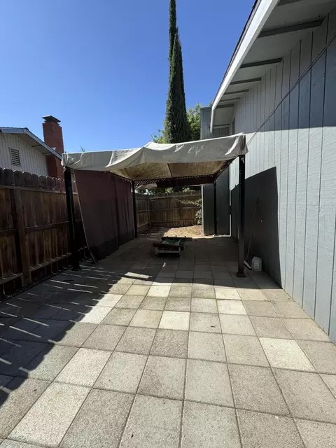 Exterior - 1433 Janet Dr, Exeter, CA 93221 photo 8 of 9