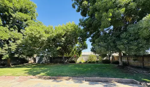 Exterior - 1433 Janet Dr, Exeter, CA 93221 photo 7 of 9