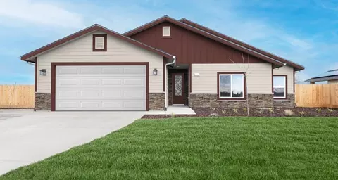 1021 N Acacia St, Woodlake, CA 93286